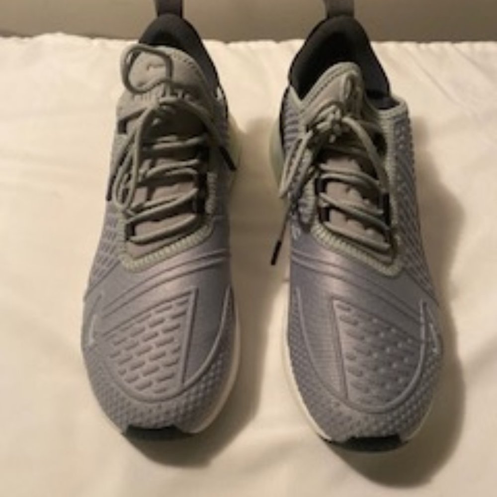 W Air Max 270 SE  Green Sequoia  Size 8  1/2